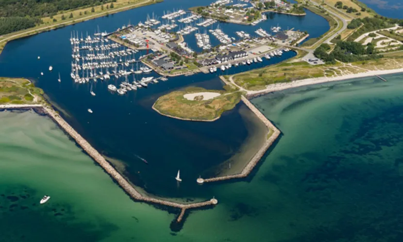 Greve Marina, Hejren