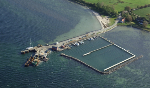 Luftfoto af Lyø Havn