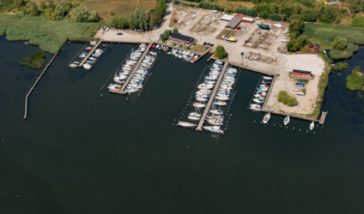Luftfoto af Dronningborg Bådelaug