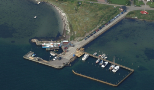 Luftfoto af Hjarnø Bro og Hjarnø Bådehavn