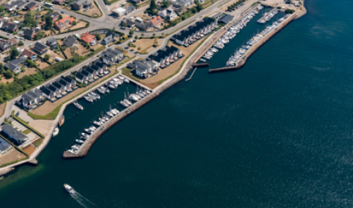 Luftfoto af Strib Bådehavn