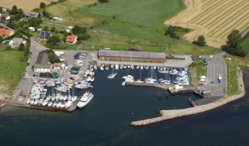 Luftfoto af Femø Havn