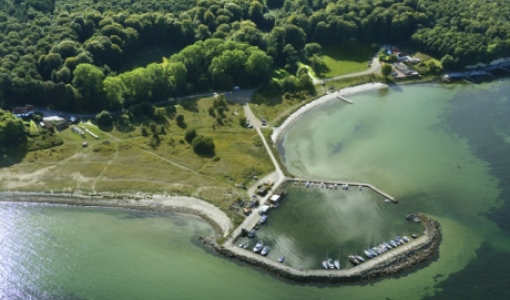 Luftfoto af Bøgeskov Fiskerihavn