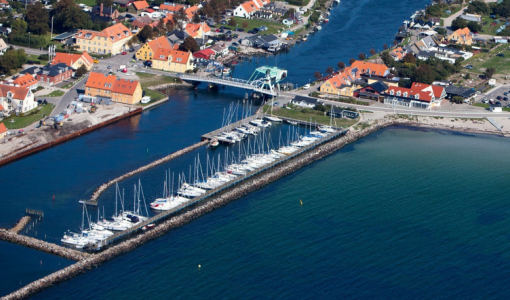 Luftfoto af Karrebæksminde Yderhavn